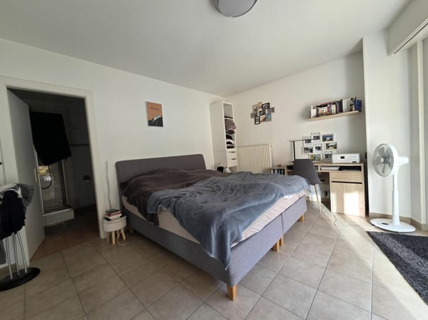 spacieux 2.5 pces en attique avec place de parc extérieure 5