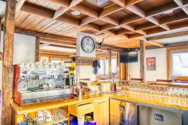 EXCLUSIF Magnifique restaurant de 260m² au centre du village 3