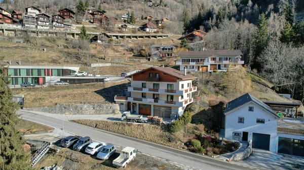 A LOUER Bel appartement rénové de 4 ½ pièces au dernier étage 12