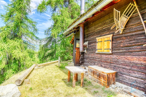 EXCLUSIVITE Chalet rustique de 3 ½ pièces avec vue panoramique 9