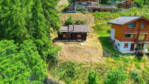 EXCLUSIVITE Chalet rustique de 3 ½ pièces avec vue panoramique 12