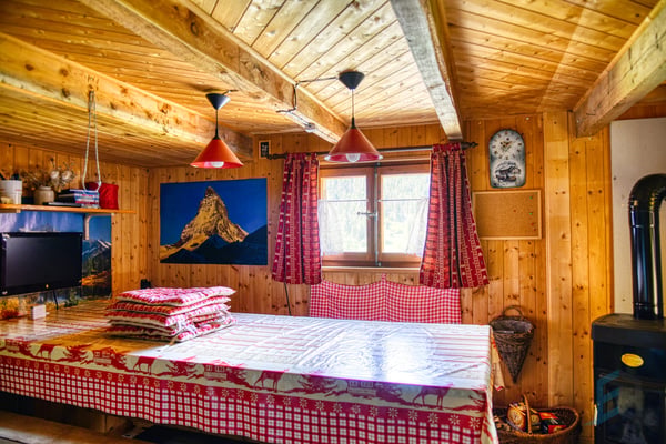 EXCLUSIVITE Chalet rustique de 3 ½ pièces avec vue panoramique 3