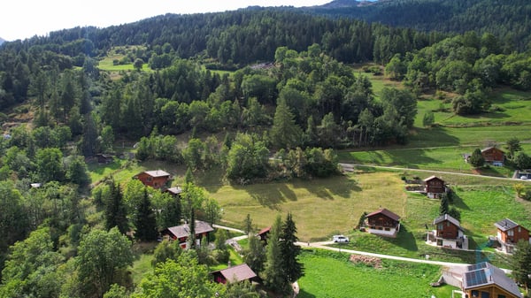EXCLUSIF Superbe terrain à bâtir de 1478m² pour résidence principale 2