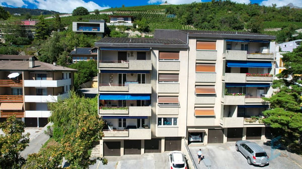 A LOUER Spacieux appartement rénové de 4 ½ pièces avec grand balcon 1