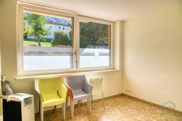 EXCLUSIVITE Local commercial de 115m² au centre de Chalais 3