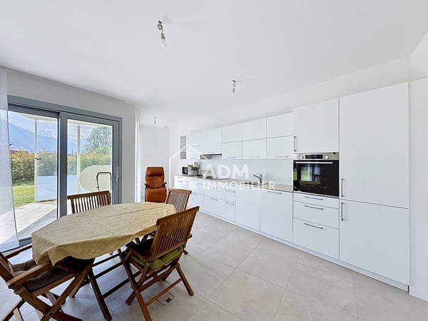 Saillon,  appartement 4.5 pièces rez avec jardin privatif de 243 m2 4