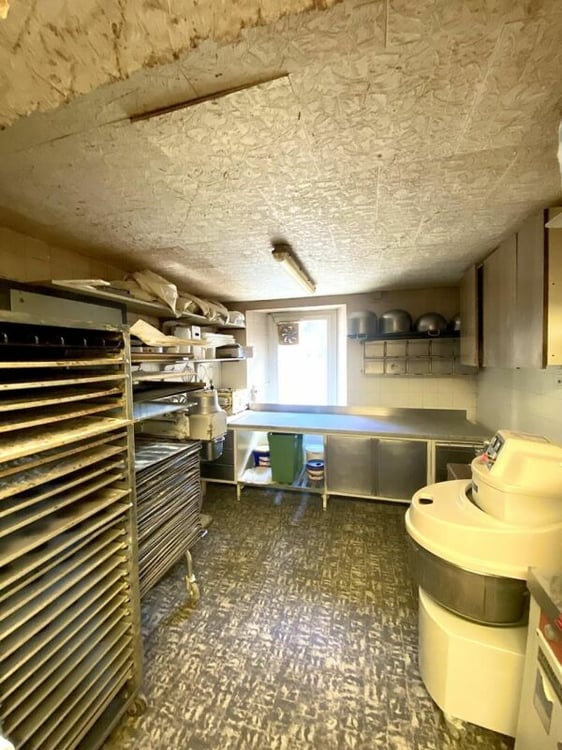 Boulangerie 1 pièces 70 m2 à Basse-Nendaz 2