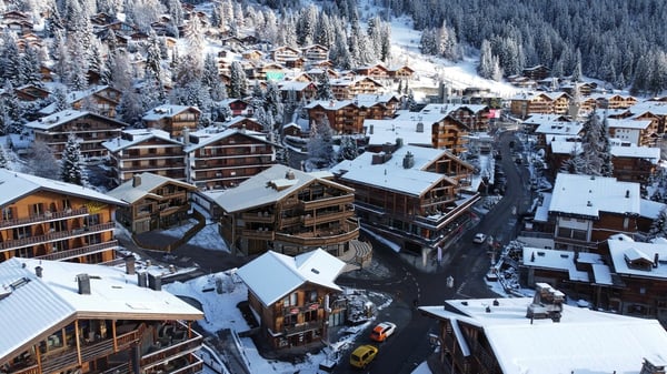 RARE OPPORTUNITY PRESTIGIOUS CENTRAL LUXURY CHALET 2