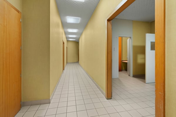 Grand local commerciale au coeur de Montana 3