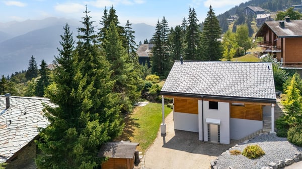 Chalet contemporain à deux pas du centre, en résidence secondaire.