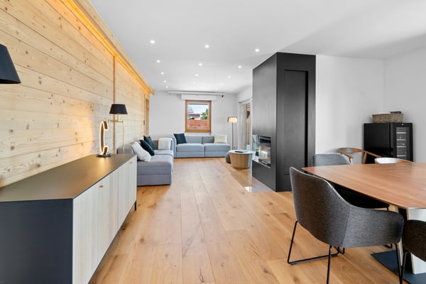Attique entièrement rénové avec terrasse panoramique et vue imprenable 4