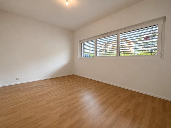 Superbe 2.5 pièces, spacieux en rez de jardin / Wunderschöne, geräumige 2.5-Zimmer-Wohnung mit Gartenanteil im Erdgeschoss 5