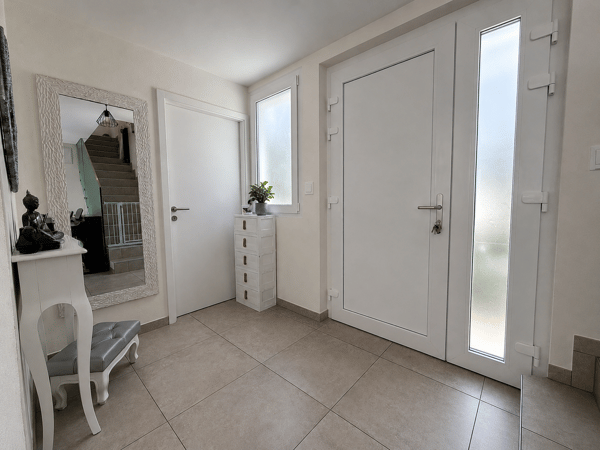 Villa récente avec garage et suite parentale à Saillon 9