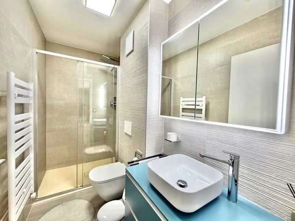 Coup de coeur ! Spacieux et lumineux 3.5 pièces avec grand balcon et suite parentale 7