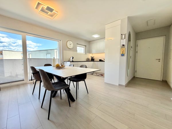 Coup de coeur ! Spacieux et lumineux 3.5 pièces avec grand balcon et suite parentale 3