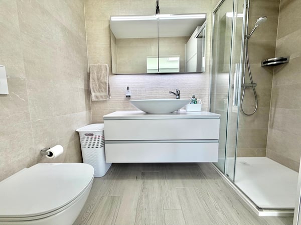 Coup de coeur ! Spacieux et lumineux 3.5 pièces avec grand balcon et suite parentale 8
