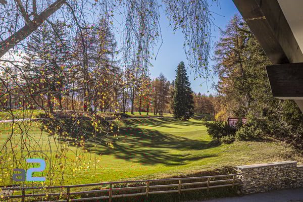 Au coeur de Crans et en bordure du golf, chalet de deux logements 4