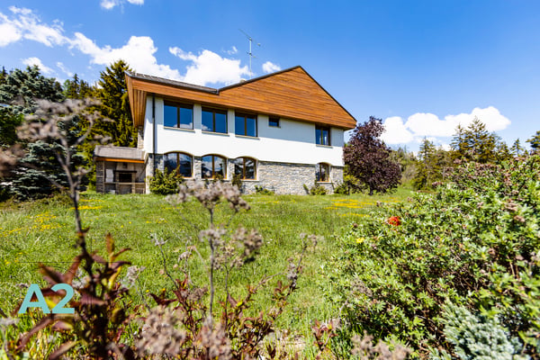 Propriété unique, de caractère avec vue imprenable et excellent ensoleillement 3