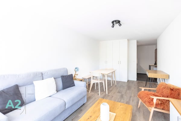 Studio rénové, disponible en location à l'année 12