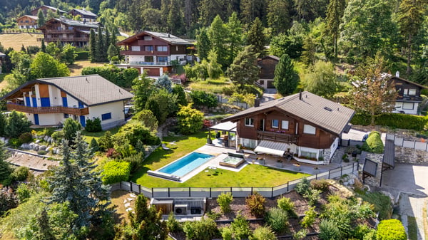 Chalet de standing de 9 pièces avec piscine extérieur et sauna 11