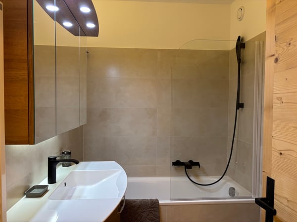 Appartement rénové en plein centre de Crans à louer à l'année 8