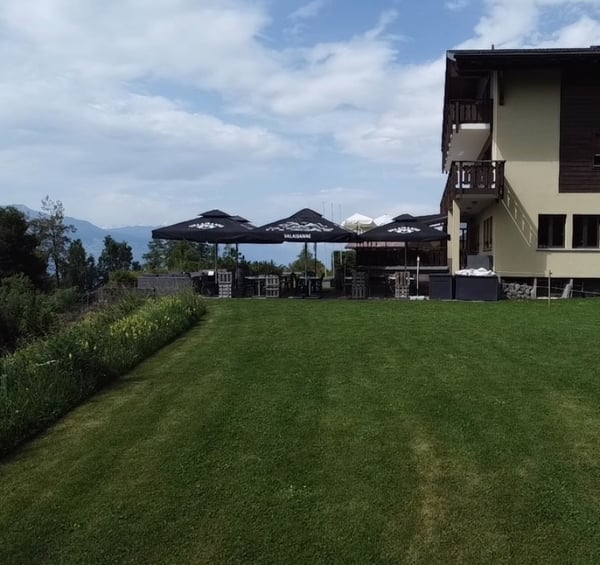 Ensemble Immobilier de Caractère avec Restaurant et Appartements 5