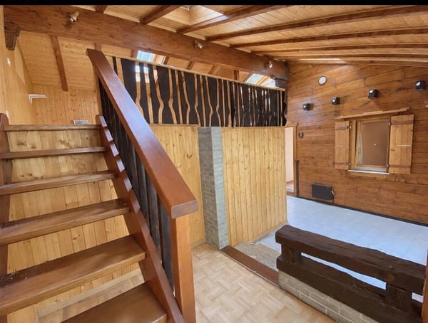 Domicilia.ch vous propose ce chalet à rénover dans un environnement privilégié 11