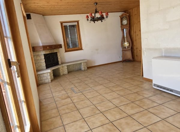 Domicilia.ch vous propose ce chalet à rénover dans un environnement privilégié 5