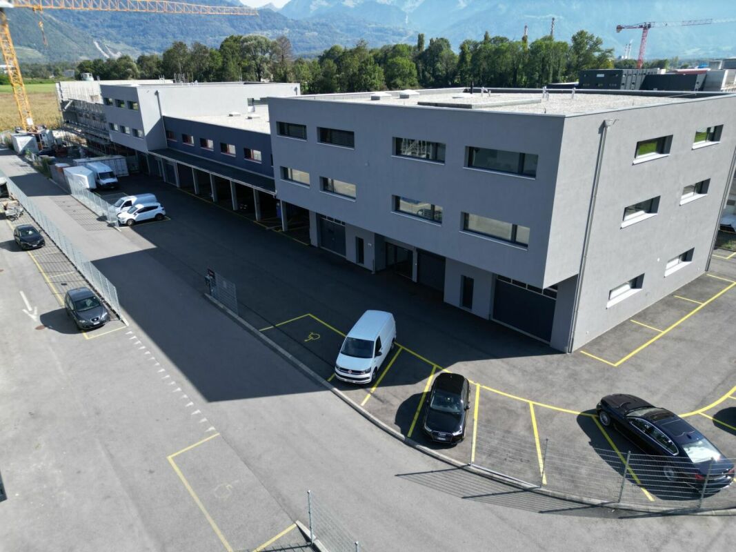 LOT 30 Halle Industrielle en PPE 