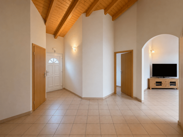 Villa individuelle très spacieuse de 5.5 pcs à Saxon avec joli jardin 5