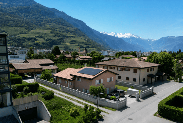 Villa individuelle très spacieuse de 5.5 pcs à Saxon avec joli jardin 1