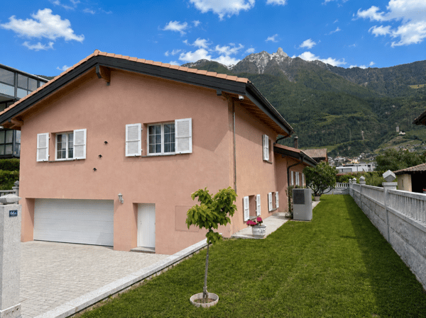 Villa individuelle très spacieuse de 5.5 pcs à Saxon avec joli jardin 15
