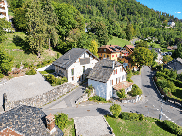 Historique grange rénovée à Chamby avec vue sur le lac et les montagnes 12