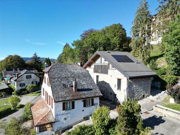 Historique grange rénovée à Chamby avec vue sur le lac et les montagnes 11