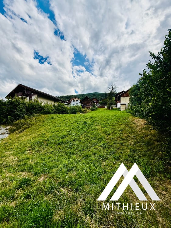 PARCELLE PLATE ÉQUIPÉE DE 786 M2, VEX ! 3