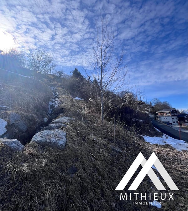 PARCELLE CONSTRUCTIBLE DE 1310 M2, LES AGETTES 8