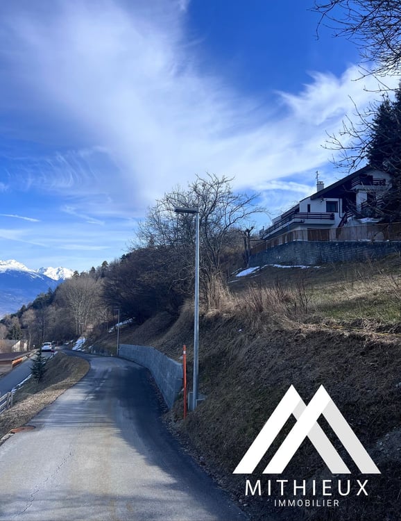 PARCELLE CONSTRUCTIBLE DE 1310 M2, LES AGETTES 5