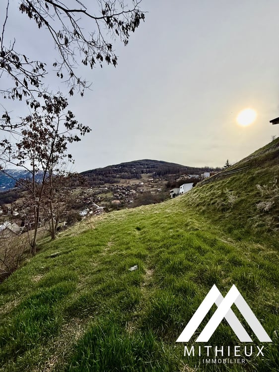 TERRAIN CONSTRUCTIBLE DE 2960  M2, VEX 2