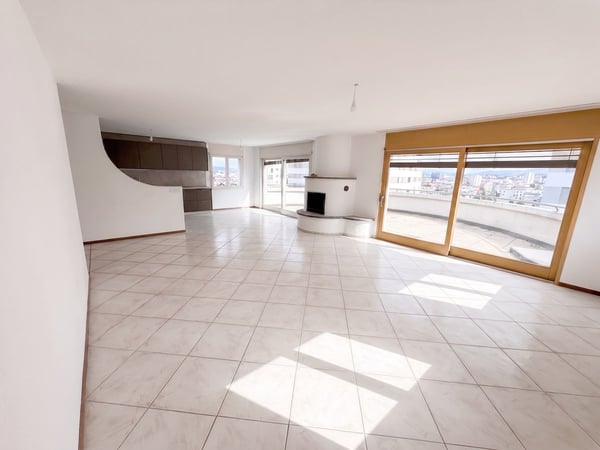 Spacieux appartement de 5.5 pièces au dernier étage avec terrasse et balcons - Conthey