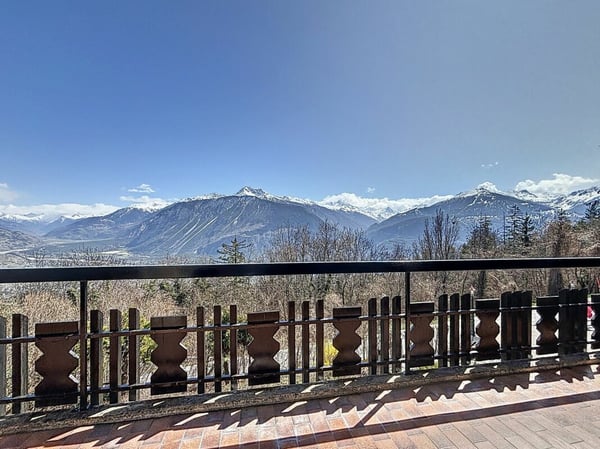 Appartement dans un chalet divisé en 2 à Mollens