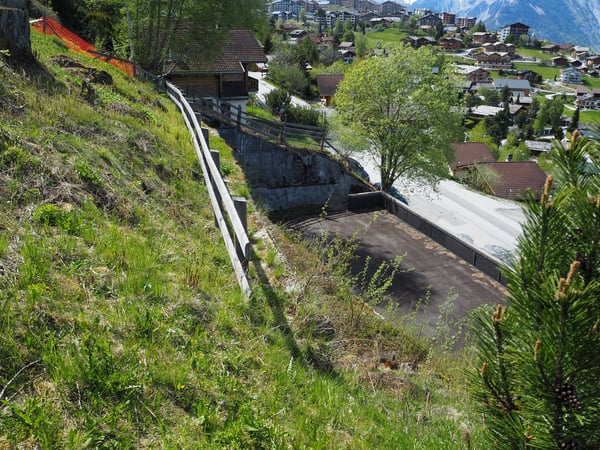 Terrain constructible, libre de mandat à côté du Bisse 9