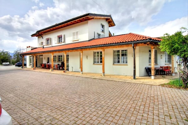 Restaurant avec logement et fort potentiel à Vex 2
