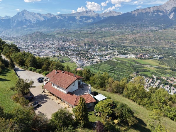 Restaurant avec logement et fort potentiel à Vex 13