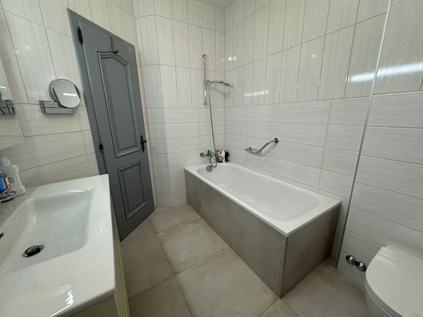 Charmant 2.5 pièces rénové avec terrasse et vue sur les Alpes 11