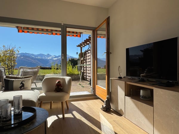 Charmant 2.5 pièces rénové avec terrasse et vue sur les Alpes 5