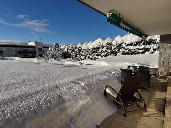 Appartement 1.5 en SI à deux pas du centre de Crans - lumineux avec belle vue et jardin 9