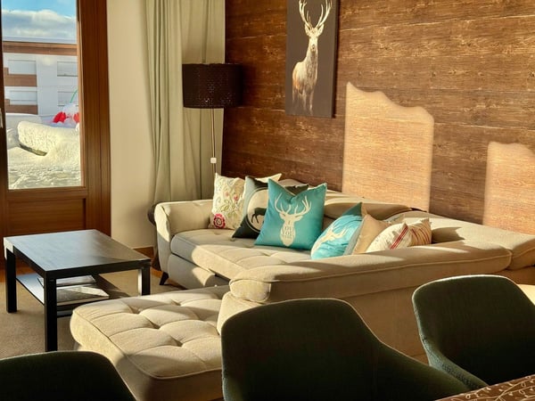 Appartement 1.5 en SI à deux pas du centre de Crans - lumineux avec belle vue et jardin 2