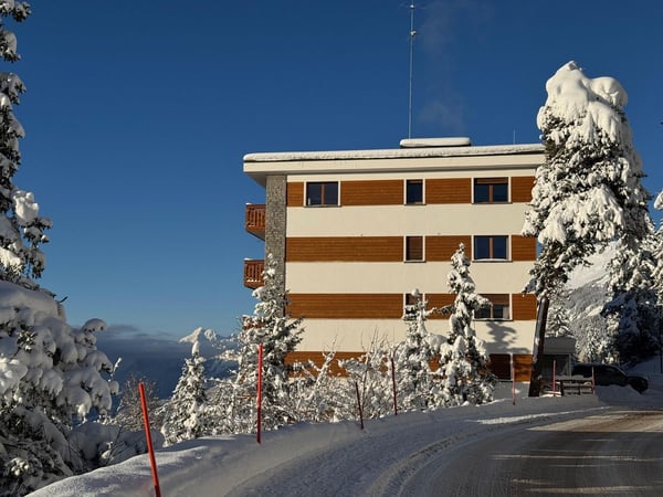 Appartement 1.5 en SI à deux pas du centre de Crans - lumineux avec belle vue et jardin 12