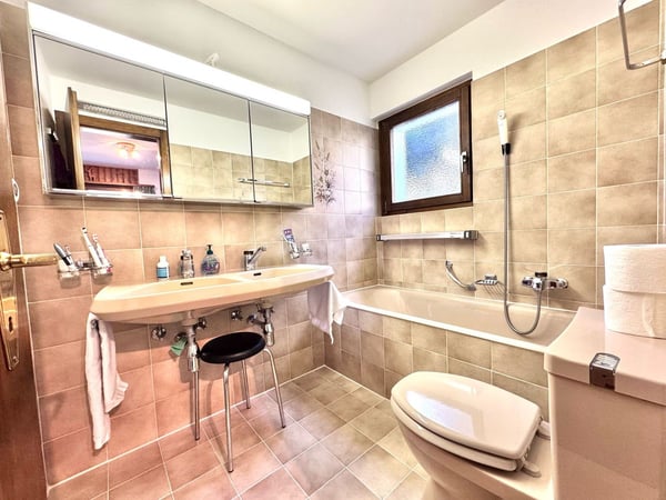 Bel appartement 1.5 pièces en rez-de-jardin prés de l'arrêt de funiculaire de Blûche / Ref. 1007-684 11