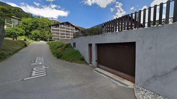 Place de parc couverte dans un parking, à seulement 10 minutes à pied du centre de Montana 3